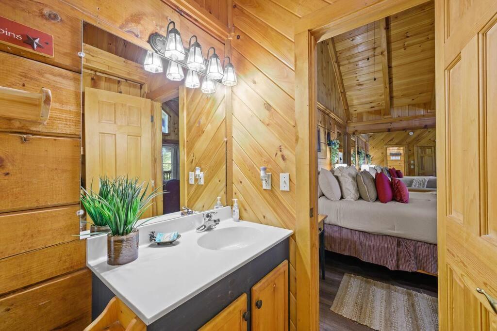 Do Not Disturb - Pigeon Forge Smoky Mountain Studio Cabin, Hot Tub, Fireplace Exterior foto